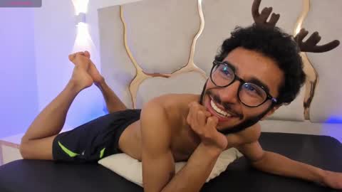 Snapshot of xander_tay chatting on December 2024 07:45:02 PM ISSANDER online show from December 2024 07:45:02 PM