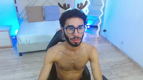 Snapshot of xander_tay chatting on December 2024 11:51:02 AM ISSANDER online show from December 2024 11:51:02 AM