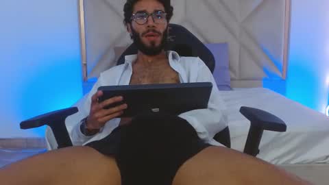 Snapshot of xander_tay chatting on December 2024 06:15:01 PM ISSANDER online show from December 2024 06:15:01 PM