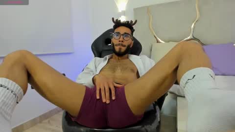 Snapshot of xander_tay chatting on December 2024 08:39:02 PM ISSANDER online show from December 2024 08:39:02 PM