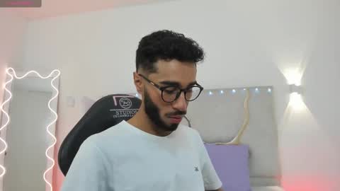 Snapshot of xander_tay chatting on December 2024 08:10:02 PM ISSANDER online show from December 2024 08:10:02 PM