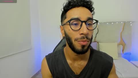 Snapshot of xander_tay chatting on December 2024 07:42:02 PM ISSANDER online show from December 2024 07:42:02 PM