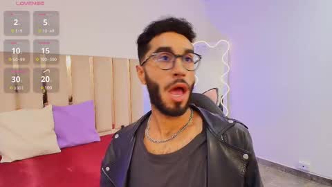 Snapshot of xander_tay chatting on December 2024 01:18:02 PM ISSANDER online show from December 2024 01:18:02 PM