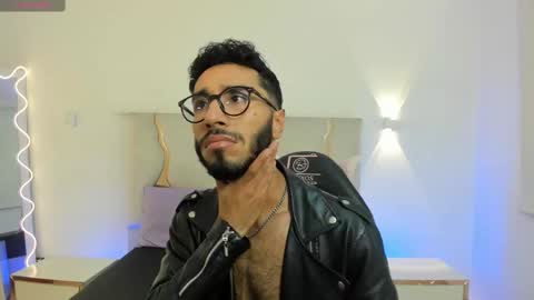 Snapshot of xander_tay chatting on December 2024 09:17:01 PM ISSANDER online show from December 2024 09:17:01 PM