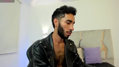 Snapshot of xander_tay chatting on December 2024 11:13:02 PM ISSANDER online show from December 2024 11:13:02 PM