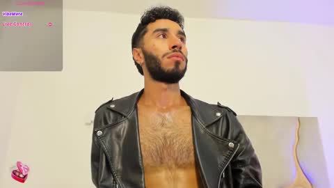 Snapshot of xander_tay chatting on December 2024 10:59:02 PM ISSANDER online show from December 2024 10:59:02 PM