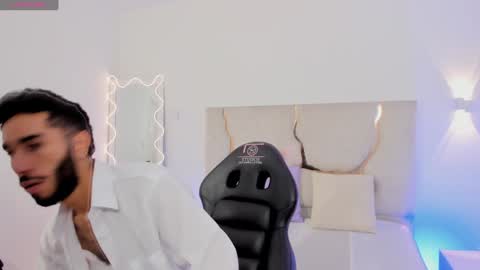 Snapshot of xander_tay chatting on December 2024 07:42:02 PM ISSANDER online show from December 2024 07:42:02 PM