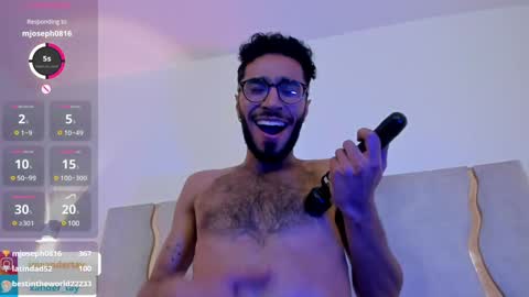 Snapshot of xander_tay chatting on January 2025 01:54:01 AM ISSANDER online show from January 2025 01:54:01 AM