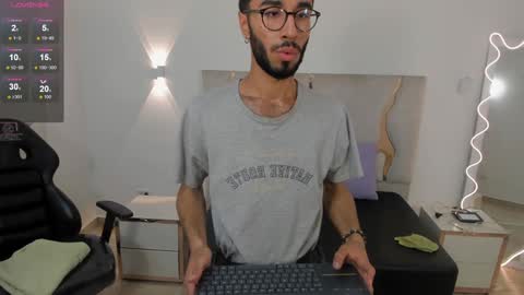 Snapshot of xander_tay chatting on January 2025 01:58:02 AM ISSANDER online show from January 2025 01:58:02 AM