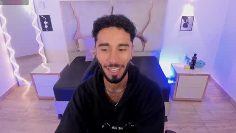 Snapshot of xander_tay chatting on February 2025 07:38:02 PM ISSANDER online show from February 2025 07:38:02 PM