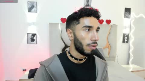 Snapshot of xander_tay chatting on March 2025 07:43:02 PM ISSANDER online show from March 2025 07:43:02 PM