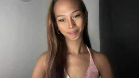 Snapshot of xandraluxe_xoxo chatting on November 2025 05:22:01 PM Cassandra online show from November 2025 05:22:01 PM