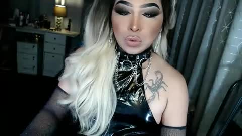 Snapshot of xdirtyflirtyx chatting on September 2025 05:01:01 PM Zhavia online show from September 2025 05:01:01 PM