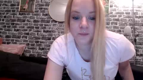 Snapshot of xhotmilf87x chatting on February 2026 09:22:02 PM Milfi online show from February 2026 09:22:02 PM