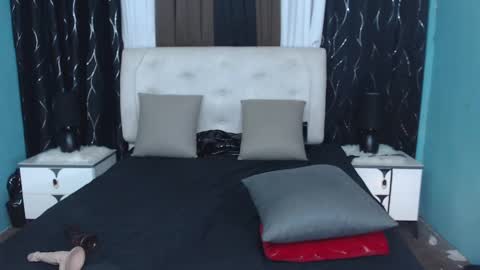 xhugesignificant69x online show from December 2024 12:41:02 AM