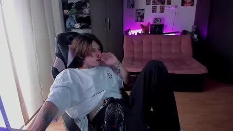 Snapshot of xice_boy chatting on May 2026 07:33:01 PM xIce Boy online show from May 2026 07:33:01 PM