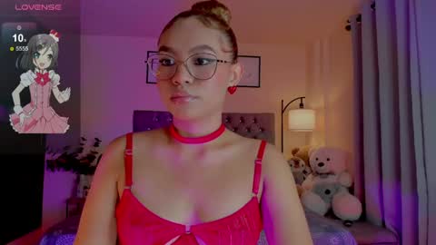 Snapshot of ximena_sotto1 chatting on May 2026 09:42:01 PM camila online show from May 2026 09:42:01 PM