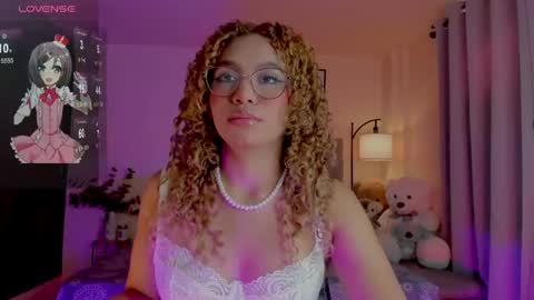 Snapshot of ximena_sotto1 chatting on May 2026 07:08:02 PM camila online show from May 2026 07:08:02 PM