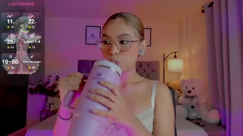 Snapshot of ximena_sotto1 chatting on May 2026 08:38:02 PM camila online show from May 2026 08:38:02 PM