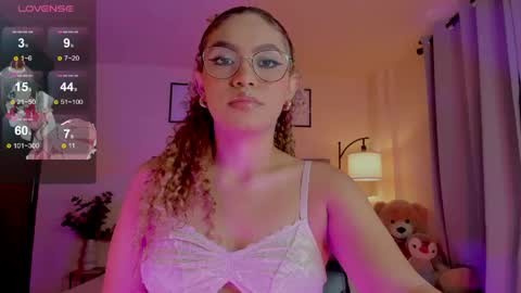 Snapshot of ximena_sotto1 chatting on June 2026 07:06:02 PM camila online show from June 2026 07:06:02 PM