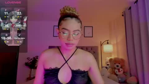 Snapshot of ximena_sotto1 chatting on June 2026 07:05:01 PM camila online show from June 2026 07:05:01 PM
