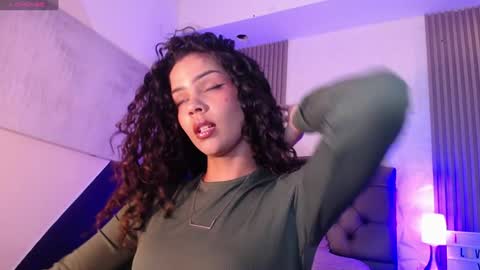 Snapshot of ximenaa_diaz chatting on January 2025 09:33:01 PM Mia Vega online show from January 2025 09:33:01 PM