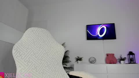 Snapshot of xjelly_piee chatting on June 2026 02:00:02 PM Charisma online show from June 2026 02:00:02 PM