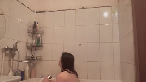 Luna online show from December 2025 05:09:01 PM