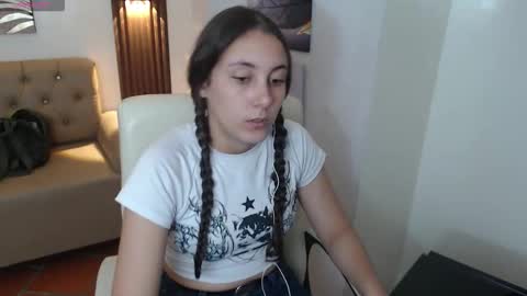 lunna online show from September 2025 07:35:01 PM