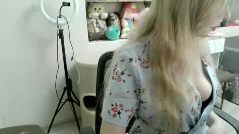 xMilagrosxs online show from April 2026 12:10:01 PM