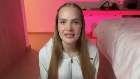 Snapshot of xo_madeline chatting on May 2026 02:06:02 AM madeline online show from May 2026 02:06:02 AM