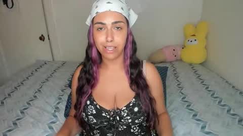 Snapshot of xocurvyrae chatting on May 2026 06:48:01 PM Rae online show from May 2026 06:48:01 PM