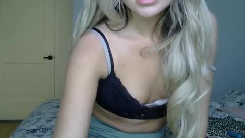 Snapshot of xoxolala32 chatting on May 2026 09:31:02 PM Lacey Loo online show from May 2026 09:31:02 PM