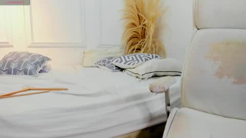 Snapshot of xrystal_and_danne chatting on January 2025 11:35:02 PM Xrystal and Danne online show from January 2025 11:35:02 PM