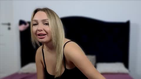 AnnaMaee online show from October 2025 06:41:02 PM