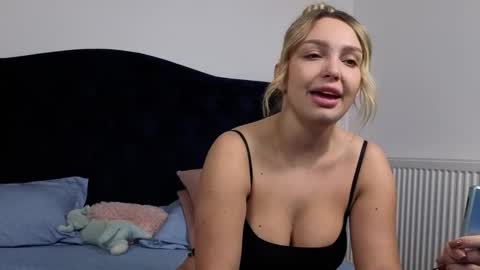 AnnaMaee online show from November 2025 10:09:02 PM