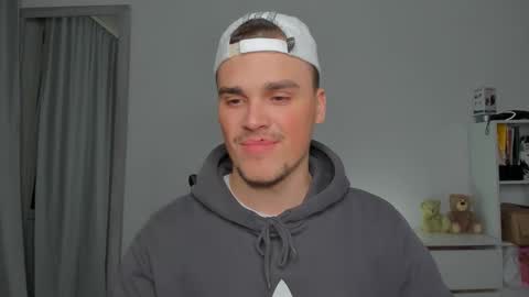 raul online show from November 2025 07:28:01 PM