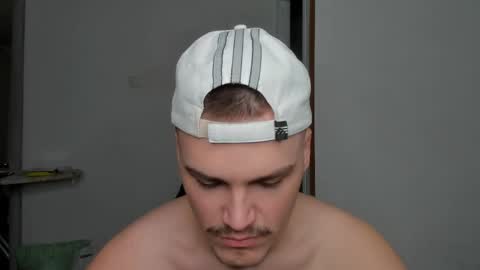 Snapshot of xx_raul_xx_ chatting on April 2026 05:16:01 AM raul online show from April 2026 05:16:01 AM
