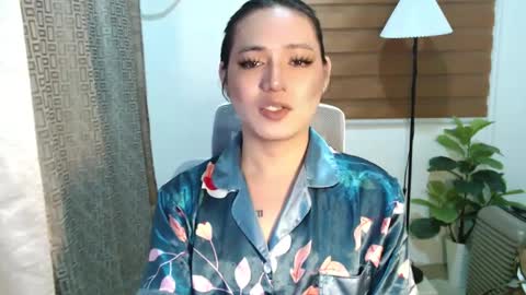 Snapshot of xxjulielovesyouxx chatting on March 2025 10:11:02 AM July online show from March 2025 10:11:02 AM