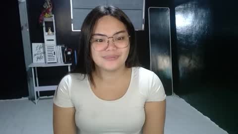 Snapshot of xxkylie_smithxx chatting on November 2025 11:48:01 PM Kylie Smith online show from November 2025 11:48:01 PM