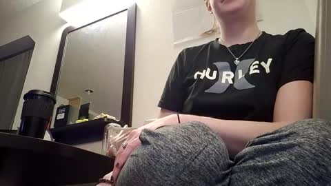 Snapshot of xxmariebliss chatting on February 2026 03:52:02 PM xxmariebliss online show from February 2026 03:52:02 PM