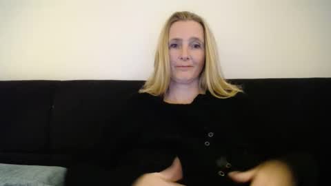 Snapshot of xxnikkie chatting on December 2024 07:36:01 PM Nikkie online show from December 2024 07:36:01 PM