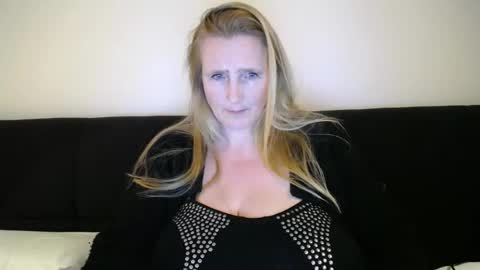 Snapshot of xxnikkie chatting on March 2025 09:00:02 PM Nikkie online show from March 2025 09:00:02 PM