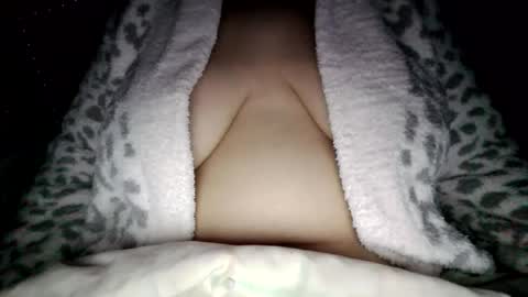 Snapshot of xxxmooui chatting on April 2026 03:33:01 AM Elle online show from April 2026 03:33:01 AM
