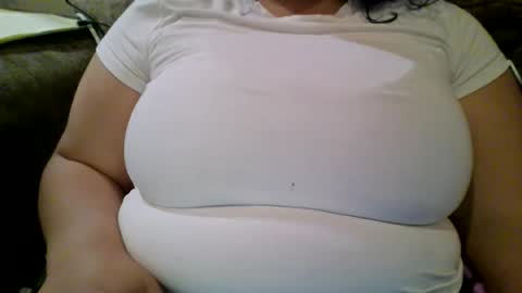 Snapshot of xxxmooui chatting on April 2026 01:50:01 AM Elle online show from April 2026 01:50:01 AM