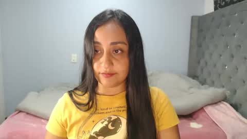 Lunhaa   online show from November 2025 10:53:02 PM