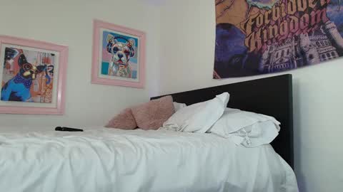 Lil Luna online show from October 2025 11:57:02 PM