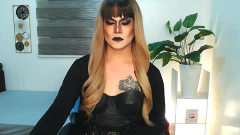 Snapshot of xyournightmarequeenx chatting on June 2026 04:33:01 PM QueenMarina online show from June 2026 04:33:01 PM