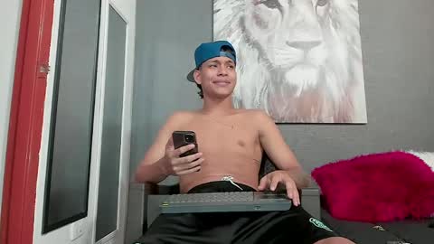 Snapshot of y0ung_master_ chatting on January 2025 05:34:01 AM Sr. Y0ung Master online show from January 2025 05:34:01 AM