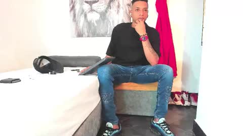 Sr. Y0ung Master online show from November 2025 01:52:02 AM